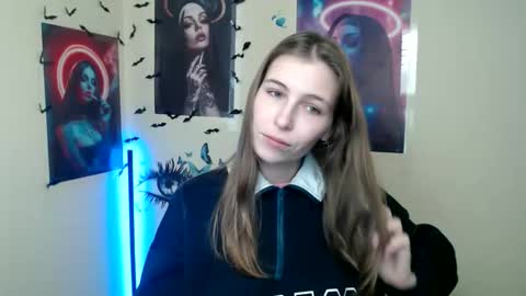 Snapshot of stranger_giirl chatting on 10.28.25 Amalia online show from 10.28.25