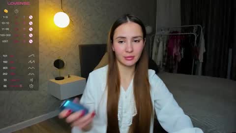 Laura online show from 12.04.25