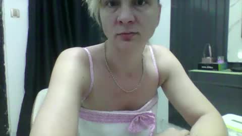 Snapshot of strawberry410161 chatting on 02.25.26 STRAWBERRY-GEM online show from 02.25.26