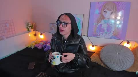 strawberry_kitty_ online show from 11.03.25