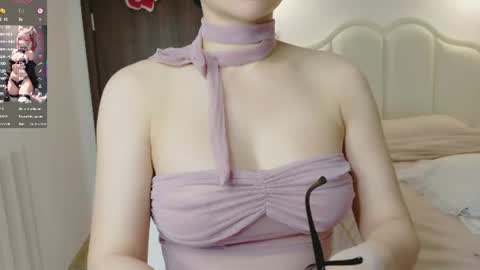 Snapshot of strawberry_loveee chatting on 06.29.26 strawberry_loveee online show from 06.29.26