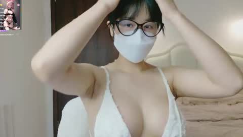 Snapshot of strawberry_loveee chatting on 07.15.26 strawberry_loveee online show from 07.15.26
