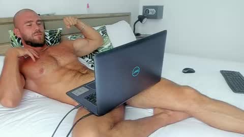 Snapshot of strong_arni chatting on 01.17.25 Strong Arni online show from 01.17.25