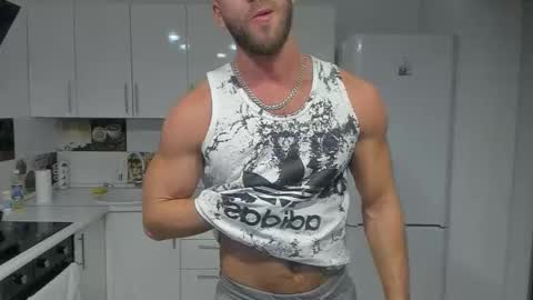 Snapshot of strong_arni chatting on 02.09.25 Strong Arni online show from 02.09.25