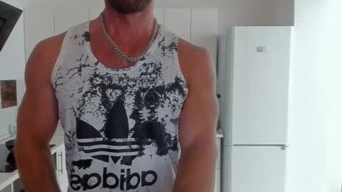 Snapshot of strong_arni chatting on 02.11.25 Strong Arni online show from 02.11.25