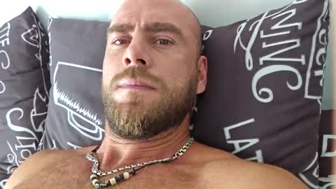 Snapshot of strong_arni chatting on 10.19.25 Strong Arni online show from 10.19.25