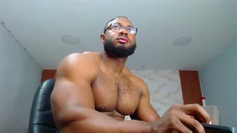 Snapshot of strong_george1 chatting on 02.16.25 strong_george1 online show from 02.16.25