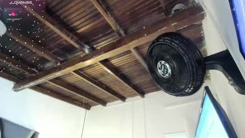 Snapshot of strong_girl_ chatting on 11.08.25 Alexa online show from 11.08.25