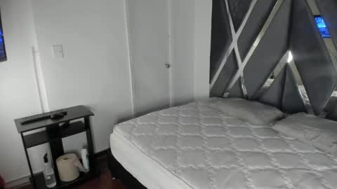 Snapshot of strong_girl_ chatting on 11.18.25 Alexa online show from 11.18.25