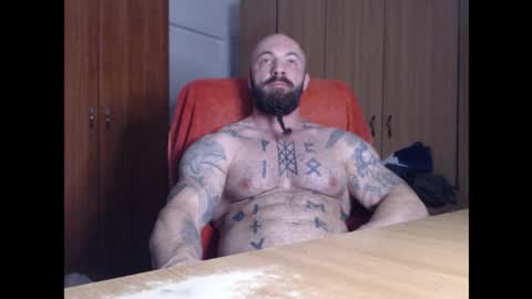 Snapshot of strongivan chatting on 10.11.25 StrongIvan online show from 10.11.25