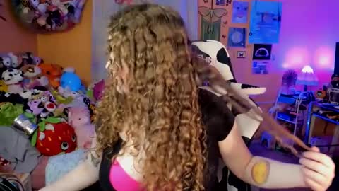 Snapshot of strwbby chatting on 09.27.25 Strwbby online show from 09.27.25