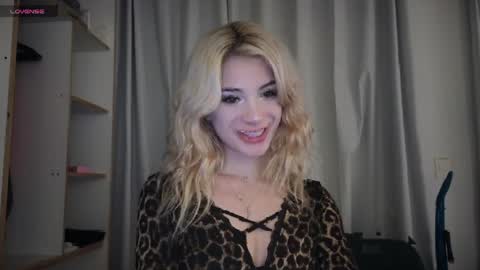 Sofa online show from 04.08.26