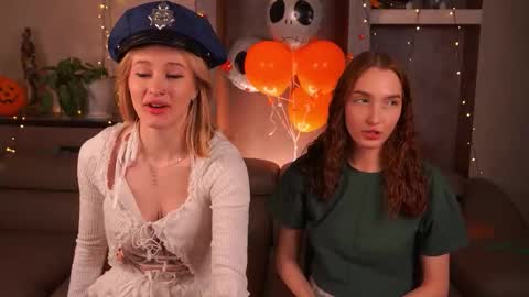 Snapshot of suannedoriean chatting on 11.02.25 Mure online show from 11.02.25