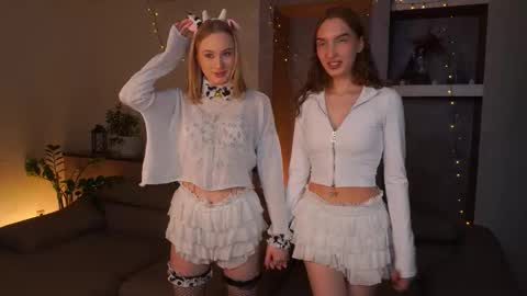 Snapshot of suannedoriean chatting on 11.09.25 Mure online show from 11.09.25