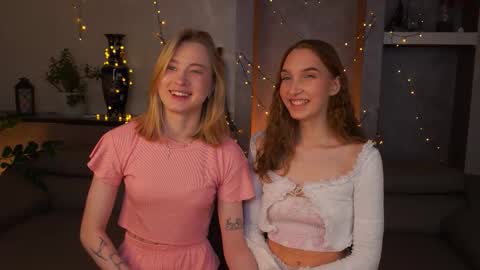 Snapshot of suannedoriean chatting on 11.12.25 Mure online show from 11.12.25