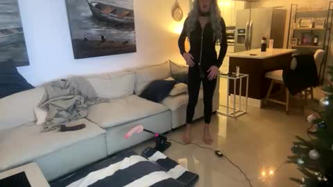 Sissy Isabella online show from 12.22.25