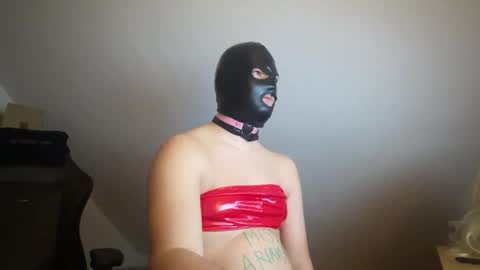 Snapshot of submissive_ben chatting on 02.16.25 Louises property Dominatfox online show from 02.16.25