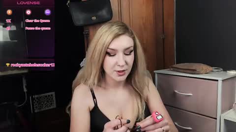 Polly online show from 03.10.25