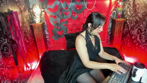 Snapshot of subyunna chatting on 02.12.25 Yunna online show from 02.12.25