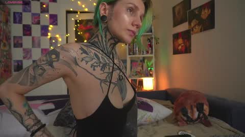 Snapshot of succubus_66 chatting on 01.12.25 succubus_66 online show from 01.12.25