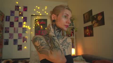 Snapshot of succubus_66 chatting on 02.11.25 succubus_66 online show from 02.11.25