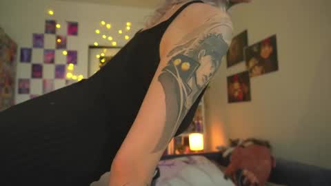 Snapshot of succubus_66 chatting on 02.12.25 succubus_66 online show from 02.12.25