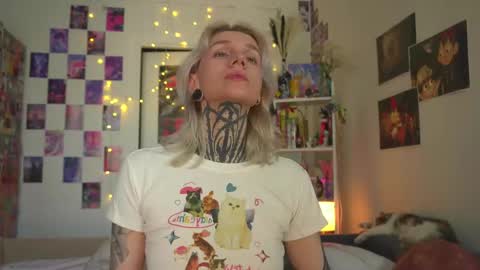 Snapshot of succubus_66 chatting on 02.21.25 succubus_66 online show from 02.21.25