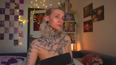 Snapshot of succubus_66 chatting on 02.23.25 succubus_66 online show from 02.23.25