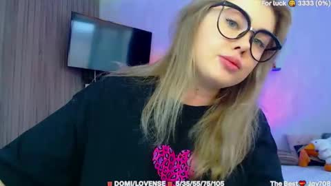 suchcute_ online show from 03.06.26