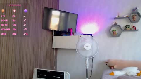 suchcute_ online show from 06.08.26