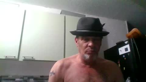 SUCKITU812 online show from 01.06.25