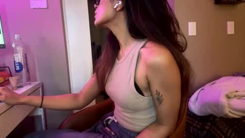 Snapshot of suckmythong410104 chatting on 12.12.24 SaraSabeen online show from 12.12.24