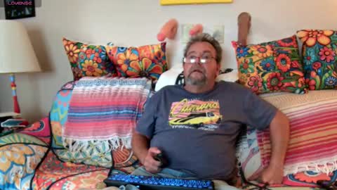 suenixon online show from 10.15.25