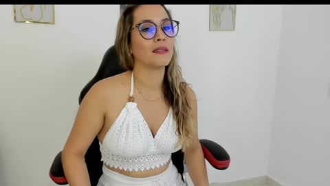 Snapshot of sugar_milff chatting on 01.23.25 sugar_milff online show from 01.23.25