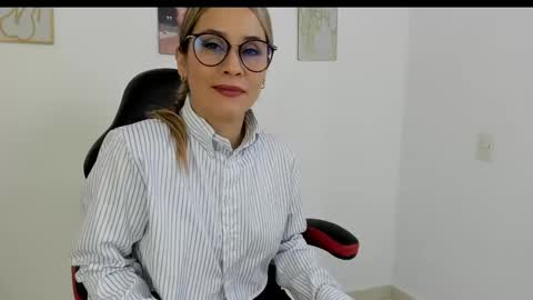 Snapshot of sugar_milff chatting on 02.13.25 sugar_milff online show from 02.13.25
