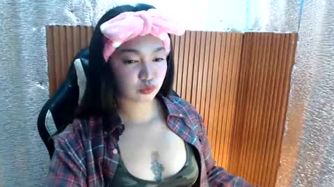 Snapshot of sugarcaramel chatting on 01.27.25 Sugar online show from 01.27.25