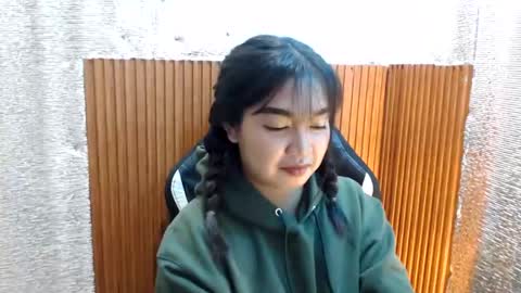 Snapshot of sugarcaramel chatting on 02.12.25 Sugar online show from 02.12.25