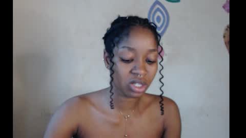 Snapshot of sugarmeltsxx chatting on 10.07.25 Bella online show from 10.07.25