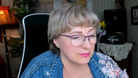Vivien online show from 12.08.24