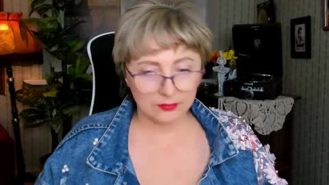 Vivien online show from 12.08.24