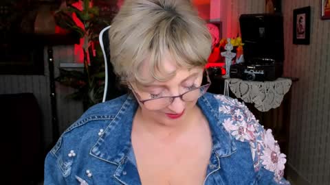 Vivien online show from 12.08.24