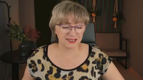 Vivien online show from 12.14.24