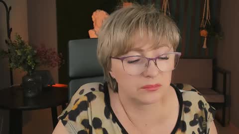 Vivien online show from 12.14.24
