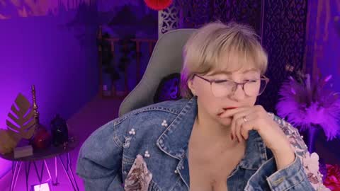 Vivien online show from 12.15.24