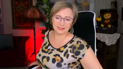 Vivien online show from 01.04.25