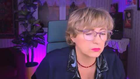 Vivien online show from 09.11.25