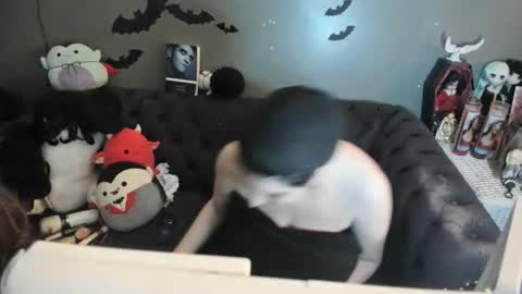 Snapshot of sugary_sweet chatting on 11.30.25 Sugary online show from 11.30.25