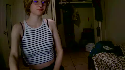 Snapshot of suicunebitch chatting on 12.14.24 Ophelia online show from 12.14.24