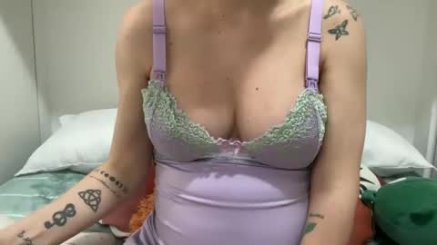 Snapshot of summerrrrrrrrr chatting on 10.26.25 The real sugar baby Sam Summer online show from 10.26.25