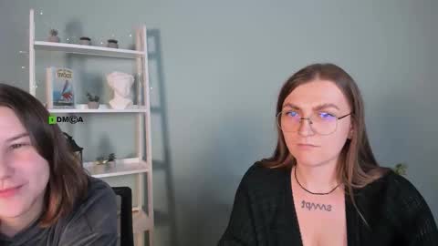 sun_julia online show from 11.10.25